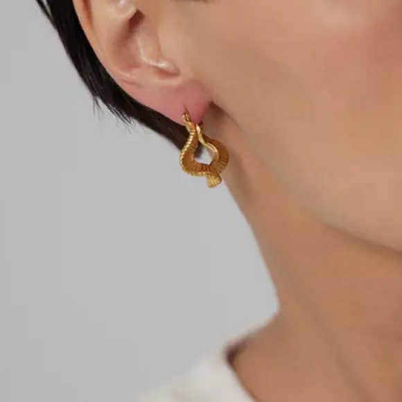 💛Gold plated irregular hoop earrings - Picture 5 of 7